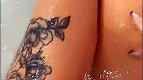 Pretty woman masturbates in hot tub, loud cumshot finale