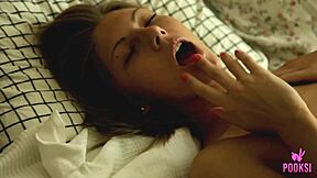 uhh, skinny roxana fingerin her ass, soo hot!