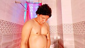 Uttaran20 dostavi epski mokri triček v prhi