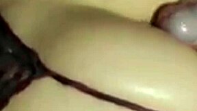 سلميت كسي الضيق لرجل عشوائي من النت بعد هدية فلوس