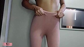 Nini’s Sexy Big Ass in Tight Leggings Try-On?