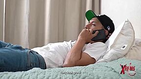 mi amigo con polla enorme folla duro viendo netflix 😈