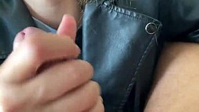 רוצה לראות סקס POV מהיר עם נערה חמה בת 18 בעור?