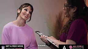 Leana Lovings feels intense pleasure during VR massage with hot client