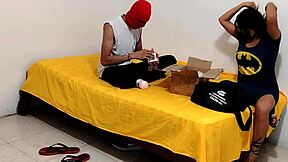 Bebek günler sonra tek adam tarafından sikeriliyor, kinky ABD komşu rolü iç çamaşırıyla 😈