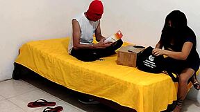 Panenka se nechá čumět svobodným mužem po dnech bez, v kinky USA sousedské roleplay s prádlem 😈