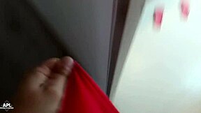 esta vez mi compañera de cuarto me esperó con muy poca ropa en mi cama, la muy cachonda no quiso subir a la cama sino en mi polla - historia completa