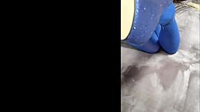 uhh, this milf's perfect body in pantyhose n' eight-inch heels got me shook