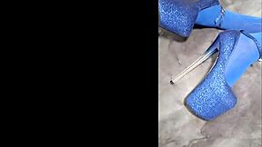 uhh, this milf's perfect body in pantyhose n' eight-inch heels got me shook