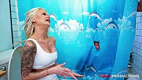 Pegas Productions - La Ptite Blonde Bien FOURREE Sous La Douche