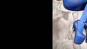 uhh, this milf's perfect body in pantyhose n' eight-inch heels got me shook