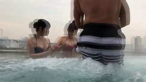 日本の若い爆乳グラビアアイドル