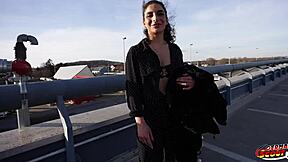 Missy Monroe og Mia Bangg udfører anal og missionary