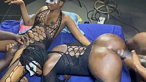 Pola-ćerka Andi Rose jebe počasnog tatu.