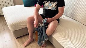 Гърдестата майка на приятелката ми се възползва да ме язди жестоко в руско домашно видео