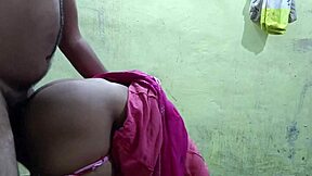 Omg, I can’t even, this pink saree bhabhi looks so hot, gotta tear that up today!