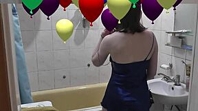 sexy girl bathes 😍