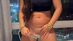 I twerk hot in the bathtub and cum on the bed calling to fuck hard