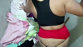 mi primastra gordita me llamo por teléfono para ir a follar su apretado culo en tanga y falda diálogo cachondo tienes que oírlo