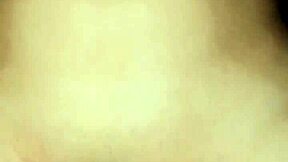 Majhna kolumbijska devica se poda analnemu in biseksualnemu seksu prvič.