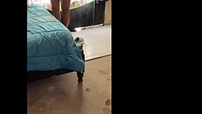 Sol, seksi latinska deviška, rocka mini krila in pete s čisto vročino