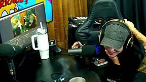 I saw her show that ass!