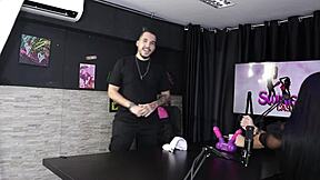 gostosa bia ruyva fica pelada mostrando buceta deliciosa