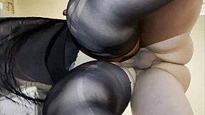 i fuked my chubby girlfriend doggy in the kitchen, but she was so wet and messy!