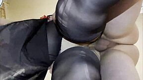 Jebal sem svojo debeluško punco od zadaj v kuhinji, ampak bila je tako mokra in umazana!