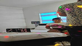 Pelacur Matang Selingkuh dari Suami dengan Keponakan Tiri 18+ untuk Rimjob Liar