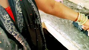 INDIAN BHABHI GETS CHUDAI WITH HINDI AUDIO