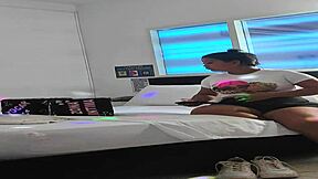 Pelacur Matang Selingkuh dari Suami dengan Keponakan Tiri 18+ untuk Rimjob Liar