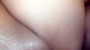 Jiran kongkek bontot latina besar aku sambil aku lancap dengan dildo, panas gila
