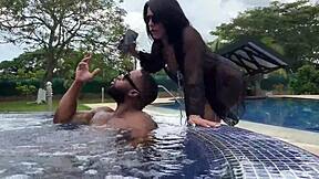 อ๊ะ, เวลาจักกุซซี่กับเคลลี่ เอลลิช ร้อนแรงมาก!