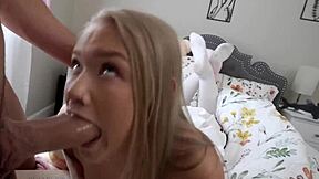 귀여운 작은 18+ 수줍은 금발녀가 꽉 조인 보지 큰 자지로 세게 박혀 😍