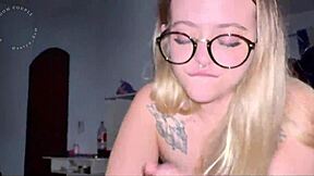 My friend came to study but gave me a hot blowjob instead 😜