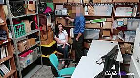 dirty shoplifter bangs officer to dodge jail time