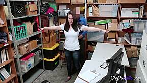 dirty shoplifter bangs officer to dodge jail time