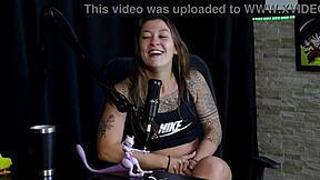 Safada Does Sensual Stripper Show After Talking Transsexual And Virginity Loss