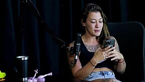 Safada Does Sensual Stripper Show After Talking Transsexual And Virginity Loss