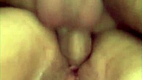 putinha ninfetinha licks big pussy rough on husband's bed