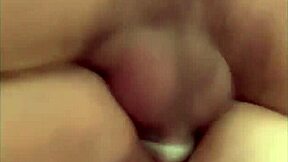 putinha ninfetinha licks big pussy rough on husband's bed