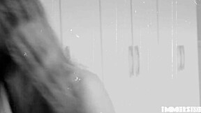 Ruvinha celebrates her birthday with friends in a group activity