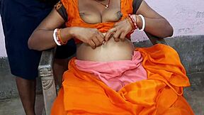 Hot Village 18 Girl Goes Full Nude for Suhagrat Scene.