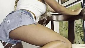 Vicky Menage Twerking Seductively.