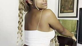 Vicky Menage Twerking Seductively.