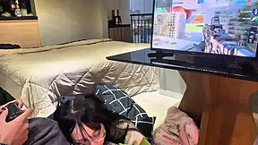 Amberzinha gives perfect blowjob backstage while I play Call of Duty