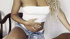 Vicky Menage Twerking Seductively.