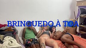 Com a branquinha gostosa tatuada hmh com dupla penetração completinho no red