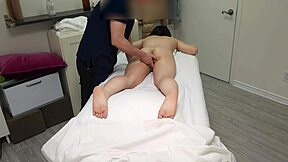 마사지 중 완벽한 몸 수줍은 일본 여자 박았어